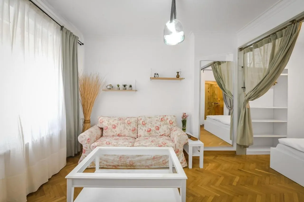 Floral Studio Retreat In Sofia City Center By Flat Mаnager Apartman